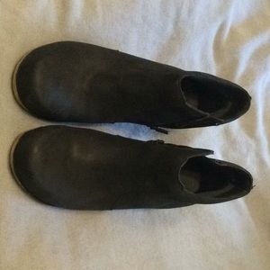 Dansko Maria pull on Black Milled Nubuck Boots